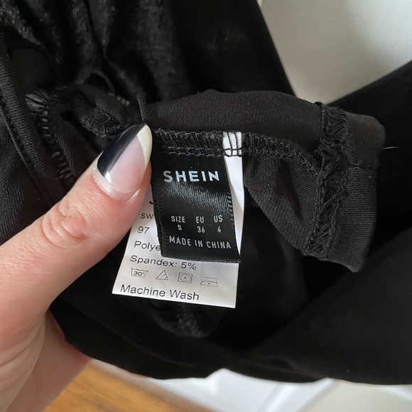 Black crop top - Picture 2 of 2